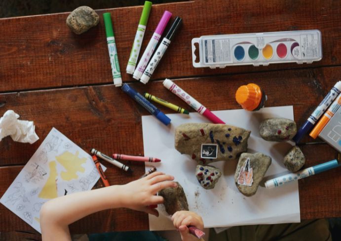  child colors a stone